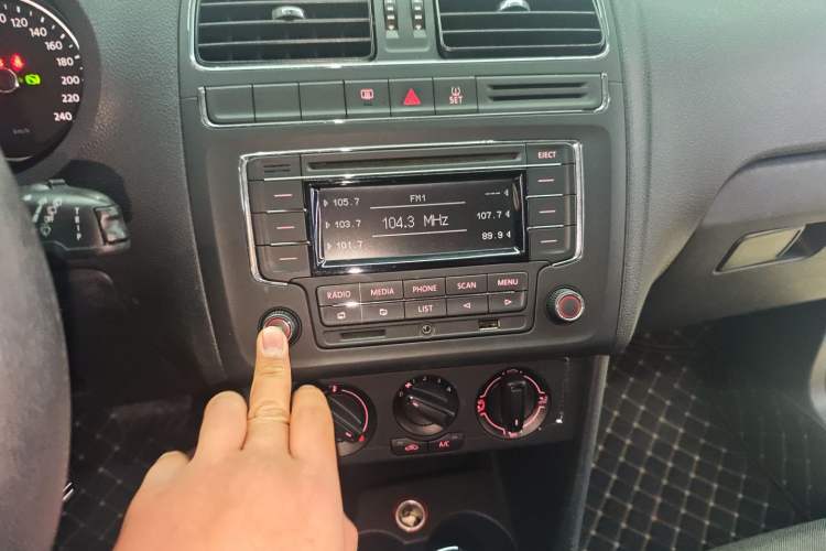 Used Volkswagen Polo 2014 1.6L Automatic Comfort Edition
