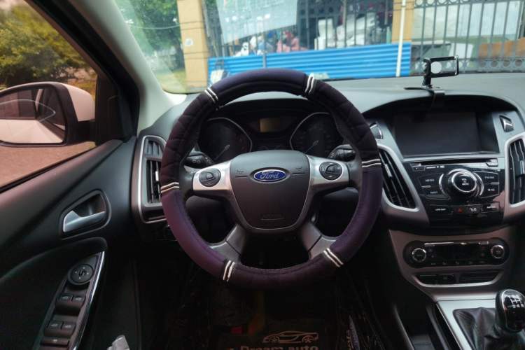 Used Ford Focus 2012 Sedan 1.6L Manual Fashion Edition
