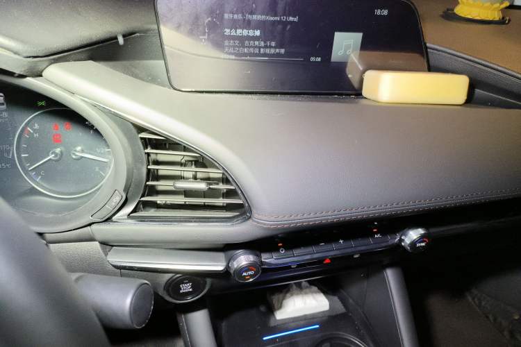 Used Mazda 3 Axela 2023 2.0L Automatic ZhiZhen Edition Audio And AC Panel