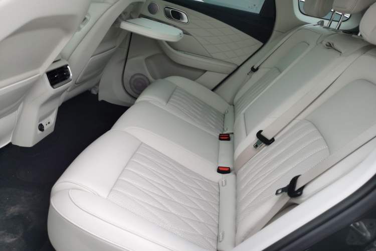 Used NETA L 2024 Extended-Range 310 Flash-Charge Red Edition
