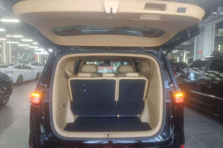 Used VOYAH Dream 2025 PHEV Four-Wheel Drive Prestige Kunpeng Edition
