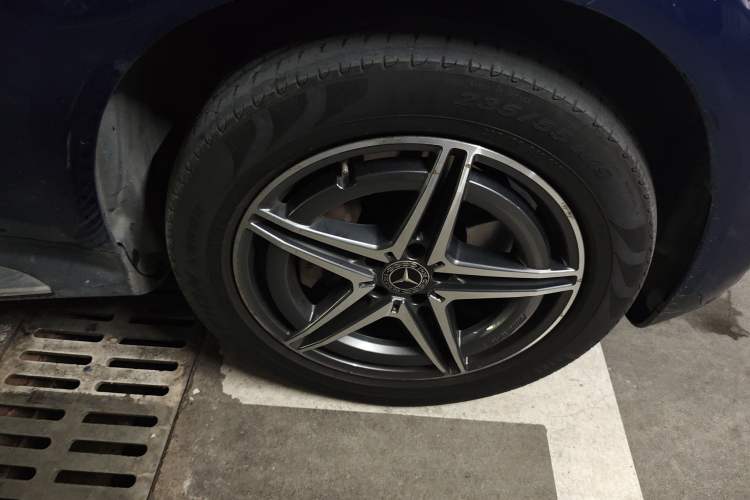 Used Mercedes-Benz EQC 2021 EQC 400 4MATIC Right Front Wheel Hub