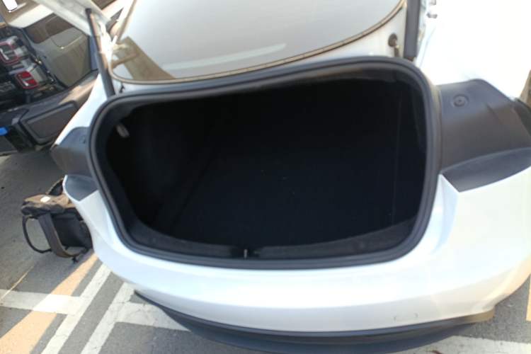 Used Tesla Model 3 2023 Rear-Wheel-Drive Version
