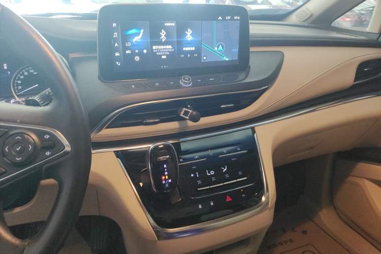 Used Buick GL8 2023 Facelifted Land Cruiser Executive Luxury Version Audio And AC Panel