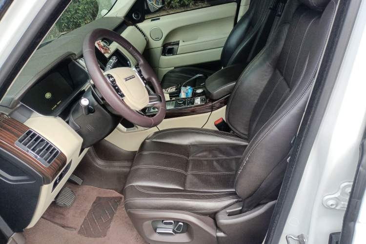 Used Land Rover Range 2014 Revised 3.0 SC V6 Vogue Left Front Seat