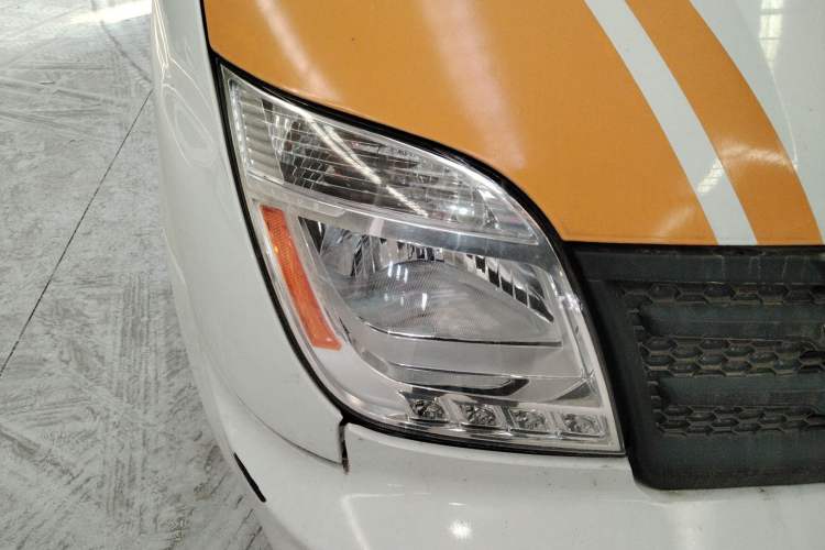 Used SAIC MAXUS Xintu V80 2023 2.0T Manual Classic Aoyuntong Long Wheelbase Mid-Height 6/7/8/9-Seater