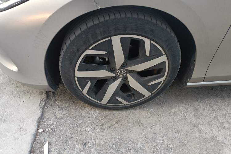 Used Volkswagen Lamando 2023 Lavida L 280TSI DSG Cool & Spicy Edition Left Front Wheel Hub