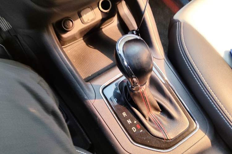 Used CHANGAN CS35 2017 1.6L Automatic Luxury Model Gear Lever