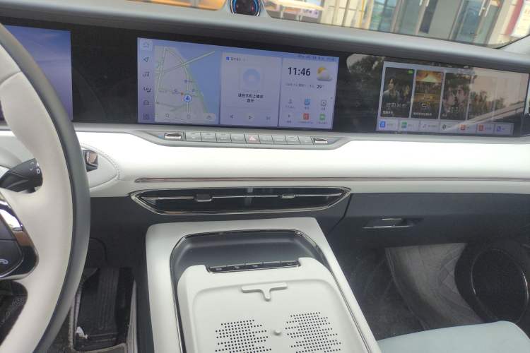 Used VOYAH FREE 2025 318 318 km Rear-Drive Touring Edition Audio And AC Panel