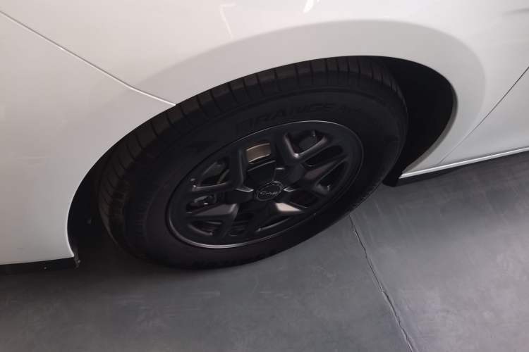 Used BYD Seal 05 DM-i 2025 DM-i Smart Drive 55KM Luxury Model Left Front Wheel Hub