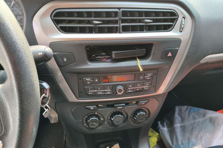 Used Peugeot 301 2014 1.6L Automatic Comfort Edition Audio And AC Panel