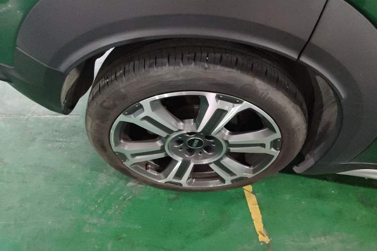 Used MINI Countryman 2023 Second Facelift 2.0T COOPER S ALL4 Connoisseur Right Rear Wheel Hub