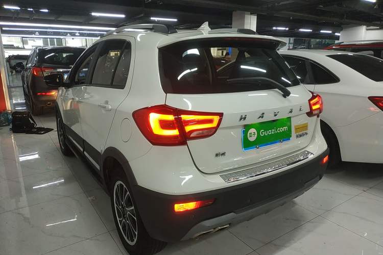 Used Haval H1 2016 Revised Version Blue Badge 1.5L AMT Luxury Edition Exterior 2