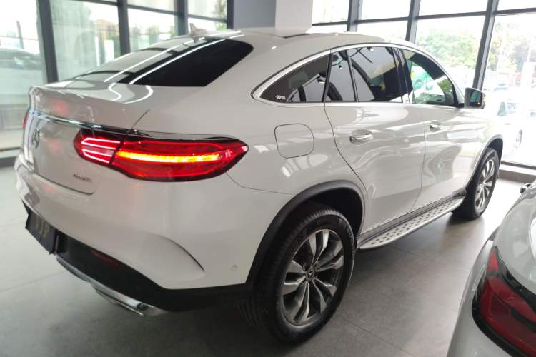 Used Mercedes-Benz GLE Coupe 2017 GLE 400 4MATIC Coupe SUV
