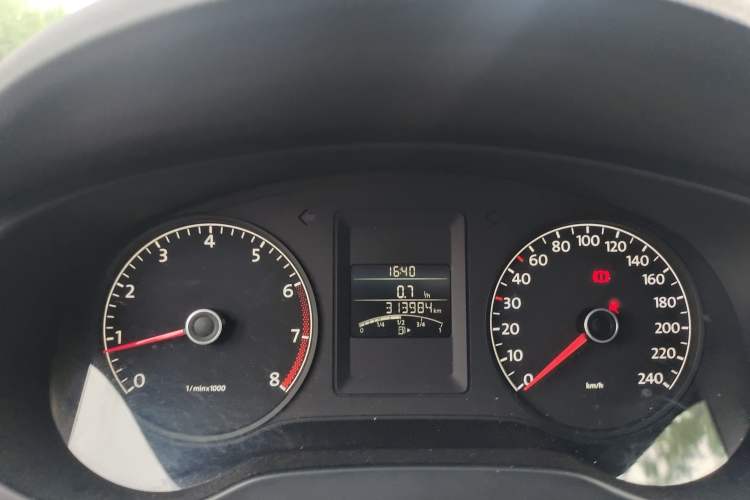 Used Volkswagen Sagitar 2012 1.6L Manual Fashion Edition Instrument Cluster