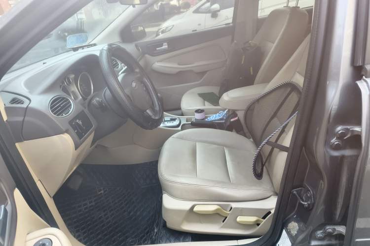 Used Ford Focus 2013 Sedan Classic 1.8L Automatic Fashion Edition
