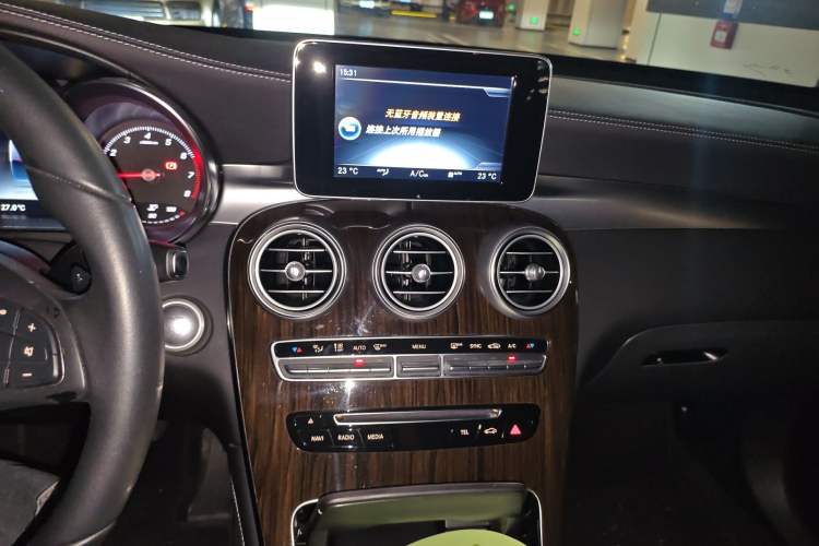 Used Mercedes-Benz GLC 2017 GLC 260 4MATIC Luxury Model
