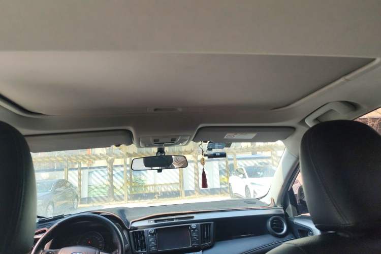 Used Toyota RAV4 2016 2.0L CVT Two-Wheel Drive Fashion Edition China V Standard