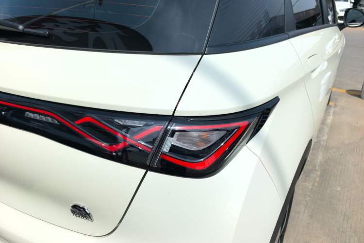 Used BYD Dolphin 2023 420 km Fashion Edition Right Rear Taillight