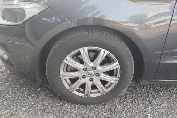 Used Qoros 3 2015 Hatchback 1.6L Automatic ZhiNeng Model Left Front Wheel Hub