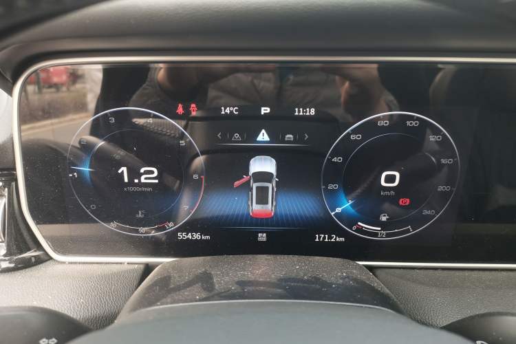 Used Hongqi HS5 2022 Facelifted Version 2.0T Smart Connect Flagship All-Wheel-Drive Edition Instrument Cluster