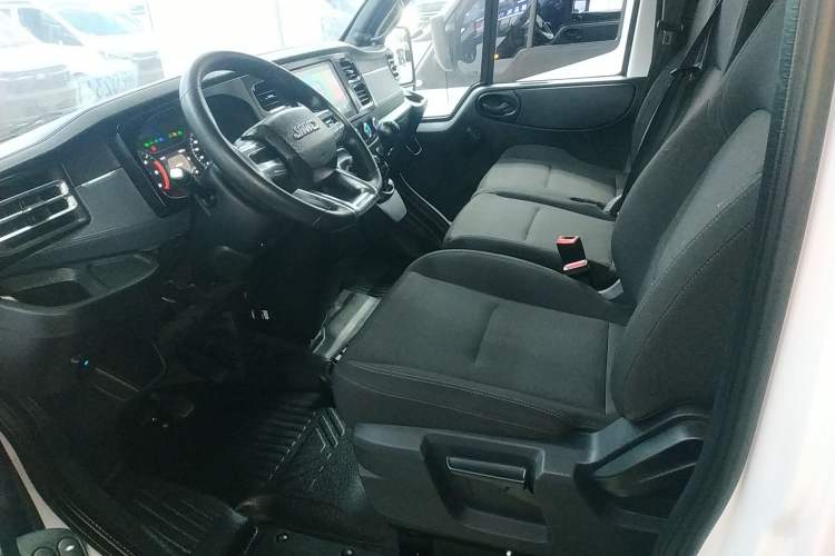 Used JMC Fushun 2023 2.0T Manual Short-Wheelbase Mid-Height Commercial Multi-Purpose 5-Seater Passenger Vehicle