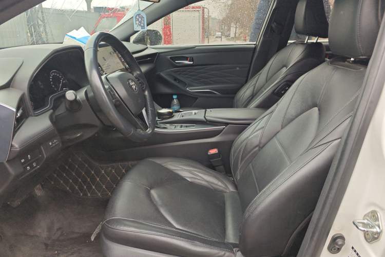 Used Toyota Avalon 2019 Dual-Engine 2.5L XLE Prestige Version China VI Standard