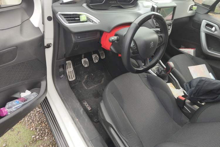 Used Peugeot 2008 2014 1.6L Manual Fashion Edition
