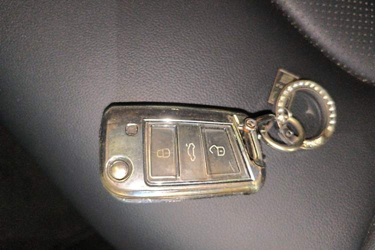 Used Volkswagen Lamando 2021 Facelift 280TSI DSG Comfort Edition (Manual Air Conditioning) Vehicle Key