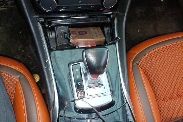 Used Infiniti QX30 2017 2.0T Four-Wheel Drive Sport Edition Gear Lever