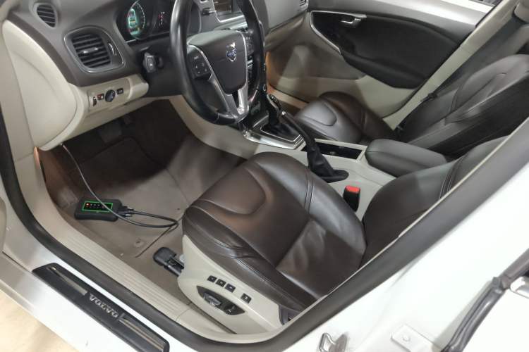 Used Volvo V40 2014 2.0T Zhiya Edition Left Front Seat