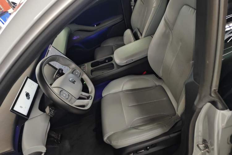 Used Nio ET5 2022 75 kWh Left Front Seat
