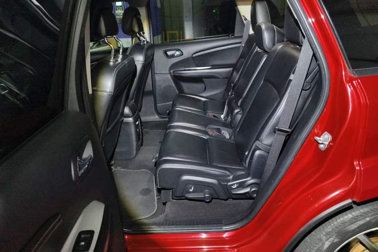 Used Dodge Journey 2013 2.4L Two-Wheel Drive Luxury Version
