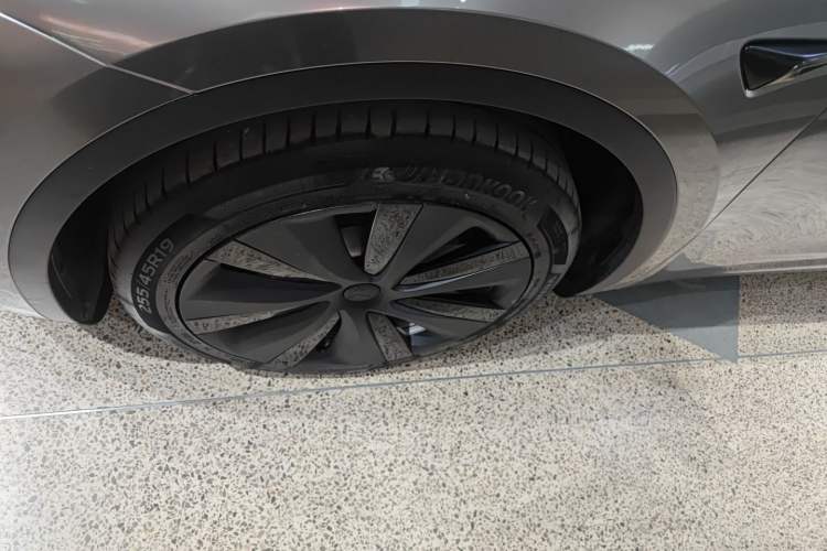 Used Tesla Model Y 2022 Long-Range All-Wheel-Drive Version