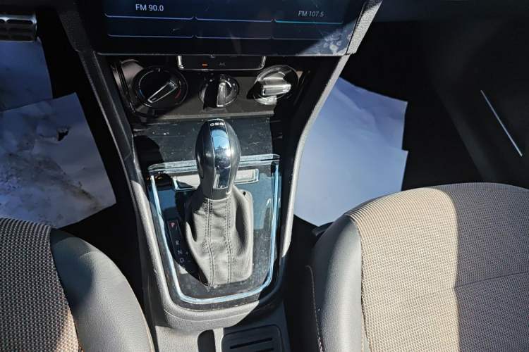 Used Volkswagen C-TREK 2018 230TSI DSG Comfort Model Gear Lever