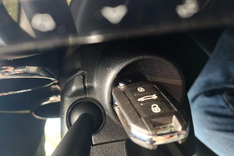 Used Peugeot 3008 2015 2.0L Automatic Classic Edition