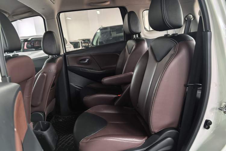 Used Venucia M50V 2019 1.5L Manual Comfort Edition