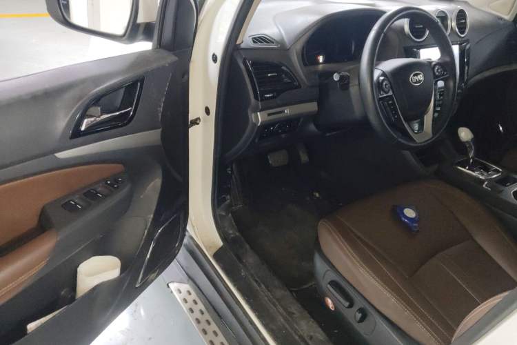 Used BYD S7 2015 2.0T Upgraded Automatic Luxury Version Driver Seat