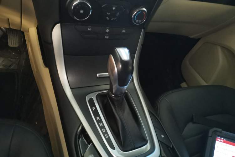 Used Ford Edge 2015 2.0T GTDi Two-Wheel-Drive Elite Edition
