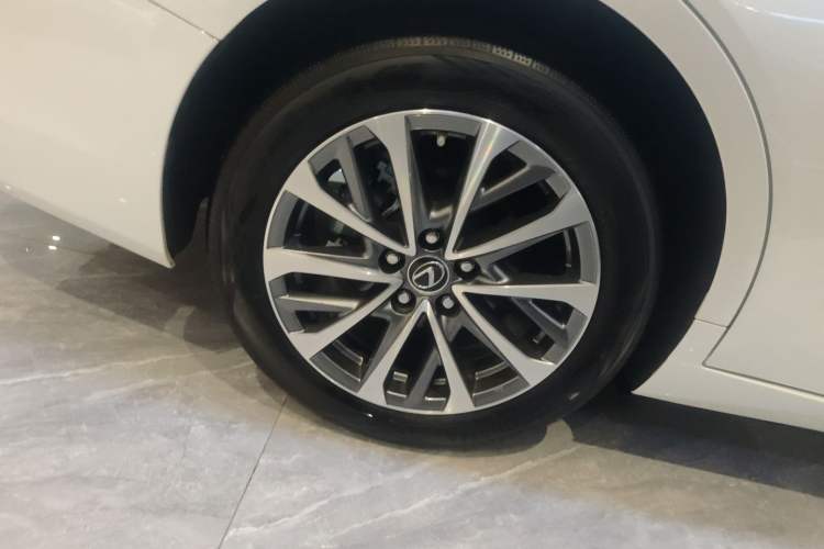 Used Lexus ES 2023 200 Excellence Edition