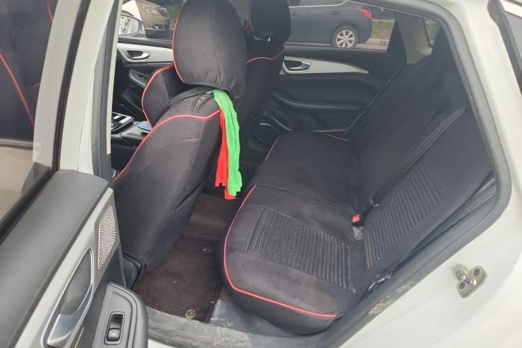 Used Roewe i6 MAX 2020 300TGI Automatic "Swell Cool Smart Drive" Edition Left Rear Seat