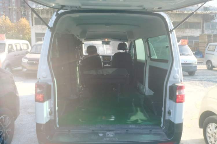 Used Jinbei Gold Hiace M Classic 2022 Panda Edition 1.5L Engineering Lion Passenger Van 6 Seats