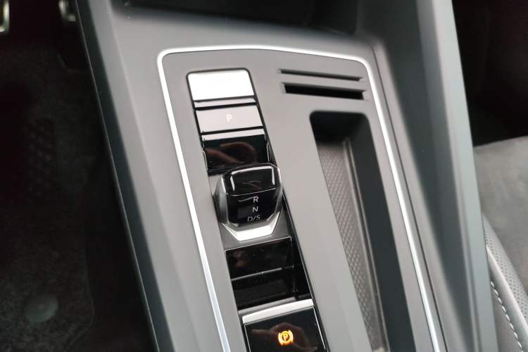 Used Volkswagen Golf 2023 280TSI DSG R-Line Lite Gear Lever