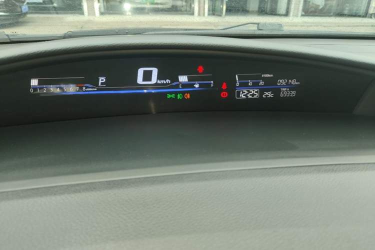 Used Honda Jade 2017 1.8L automatic Comfort version 5 seats
