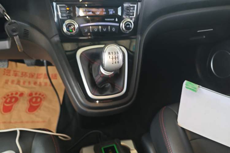 Used Haval H6 2016 Upgraded Model 1.5T Manual Two-Wheel Drive Value Edition Gear Lever