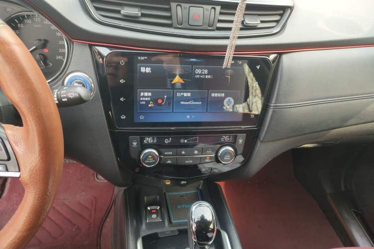 Used Nissan X-Trail 2019 2.0L CVT Smart Connect Comfort Edition 2WD Audio And AC Panel