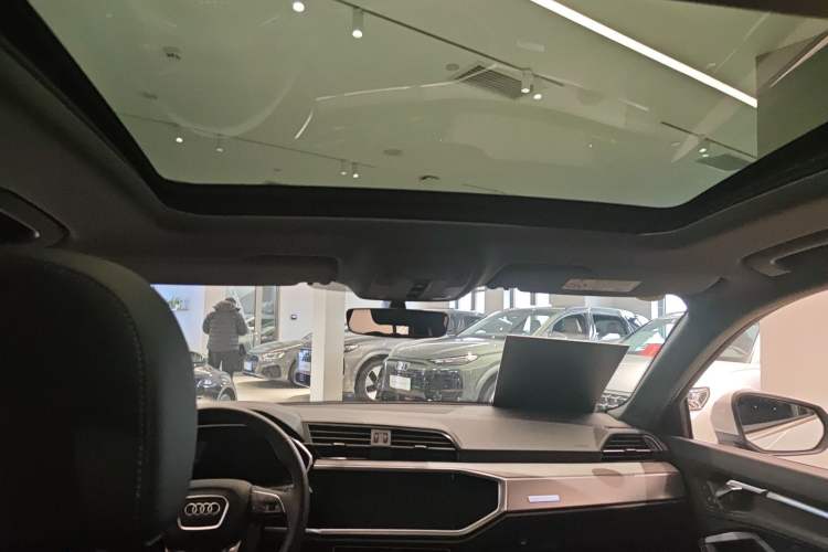 Used Audi Q3 2024 35 TFSI Fashion Dynamic Edition Headliner