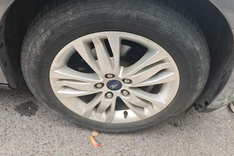 Used Ford Focus 2012 Hatchback 1.6L Automatic Comfort Model Right Front Wheel Hub