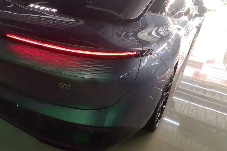 Used Zeekr 007 2025 Rear-Drive Intelligent Driving Version 75 kWh