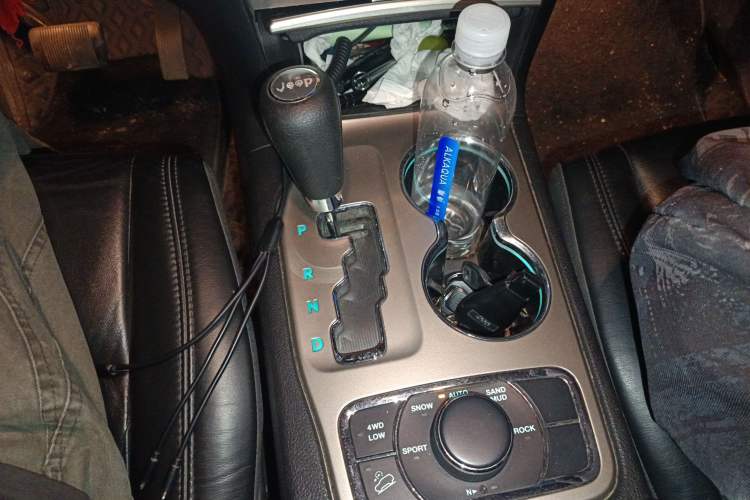 Used Jeep Grand Cherokee 2011 Revised Version 3.6L Comfort Edition
